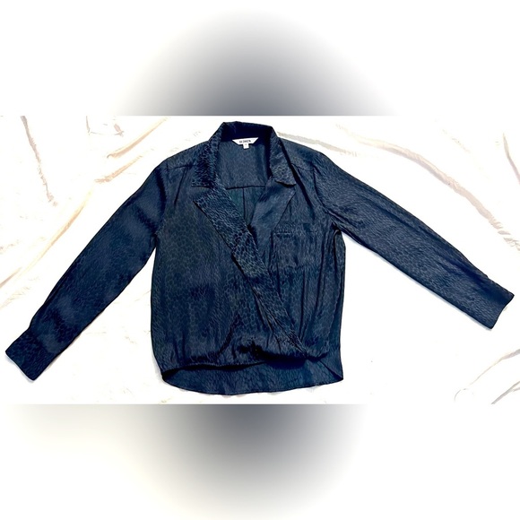 BB Dakota Women's Dark Blue & Black Patterned Wrap Blouse Size Medium - Picture 1 of 15